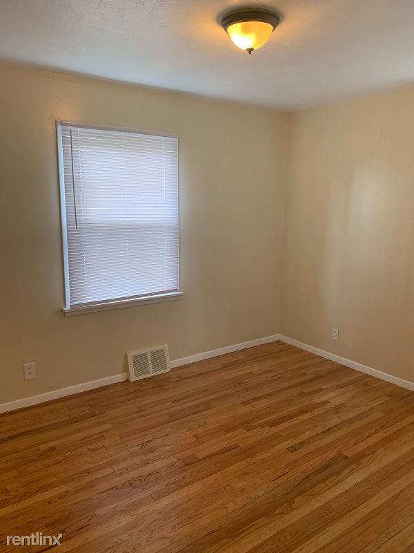 Building Photo - 3 br, 1 bath House - 4361 East 154th Street