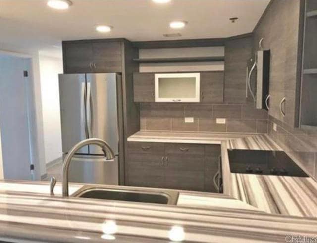 Building Photo - 425 W Beech St