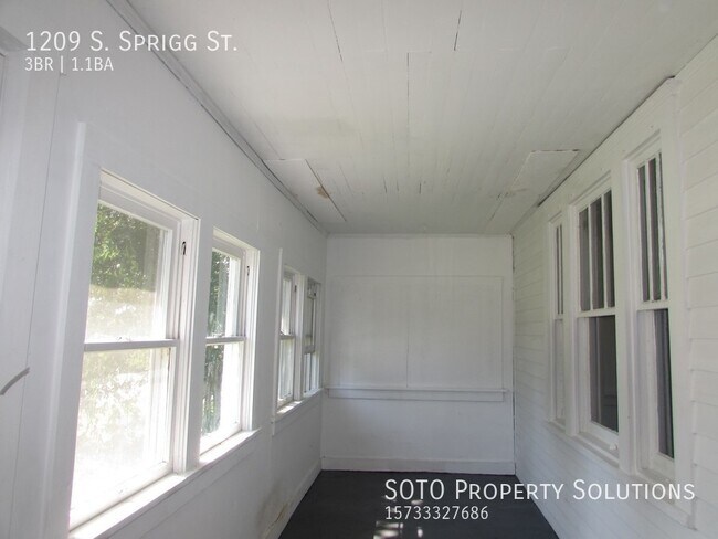 Building Photo - HUD Accepted! 3BD/1.5BA House with nice si...