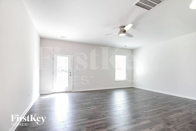 Building Photo - 1205 Mission Hill Ln