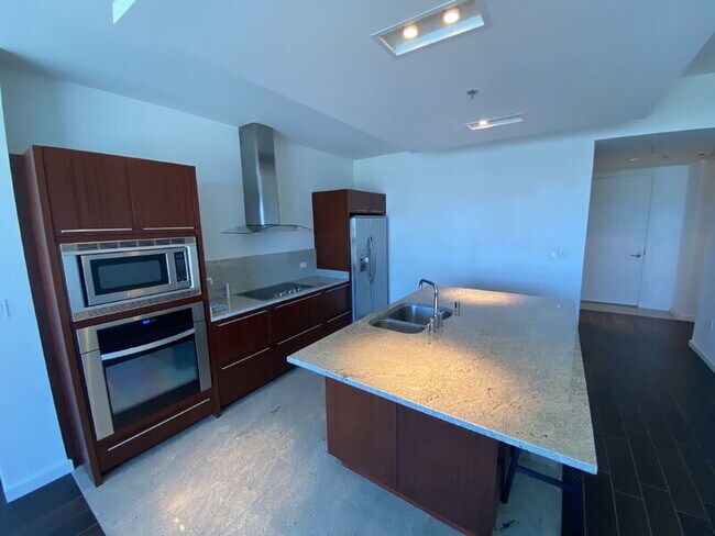 Building Photo - 4471 Dean Martin Dr