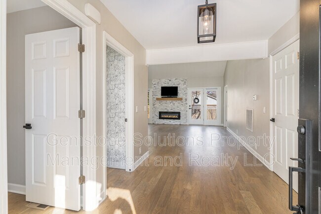 Building Photo - 1605 Woodland Ct