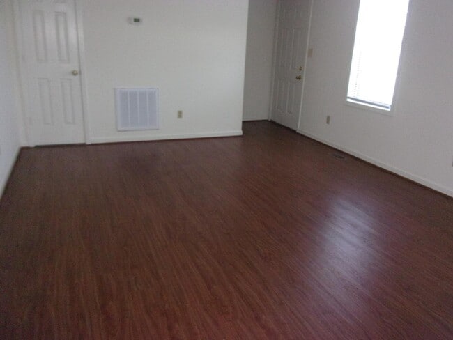 Foto del edificio - 1372 S Maple St