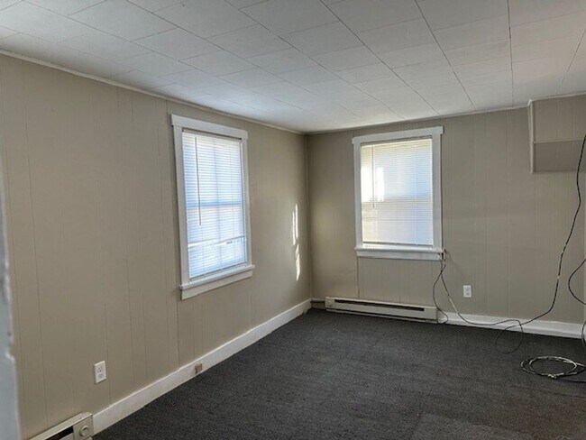Building Photo - 1 Bedroom 1 Bathroom 2nd fl Apartment For ...