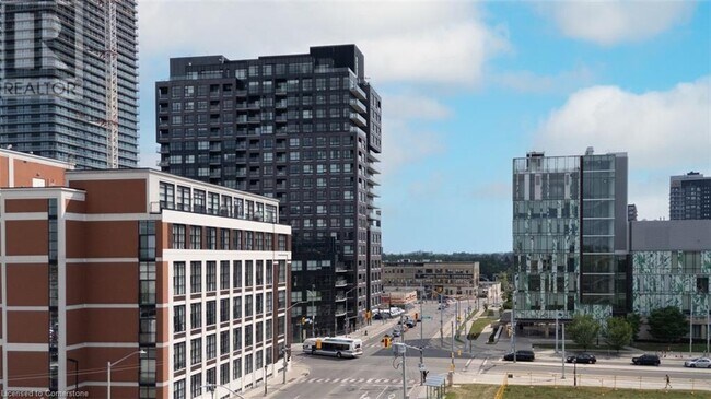 Photo du bâtiment - 1 Victoria St S