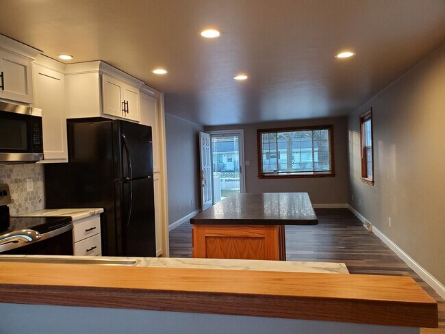 Building Photo - 1314 Sunray Ln