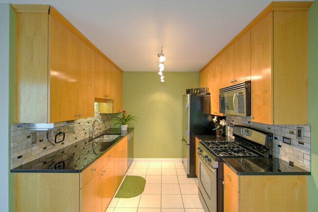 Building Photo - 741 Acorn Ct