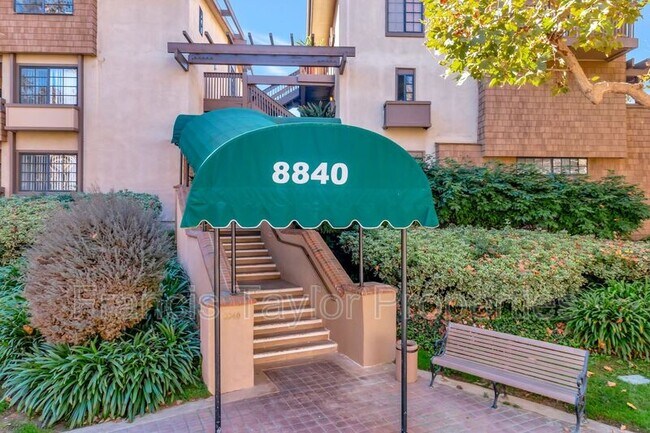 Foto del edificio - 8840 Villa La Jolla Dr