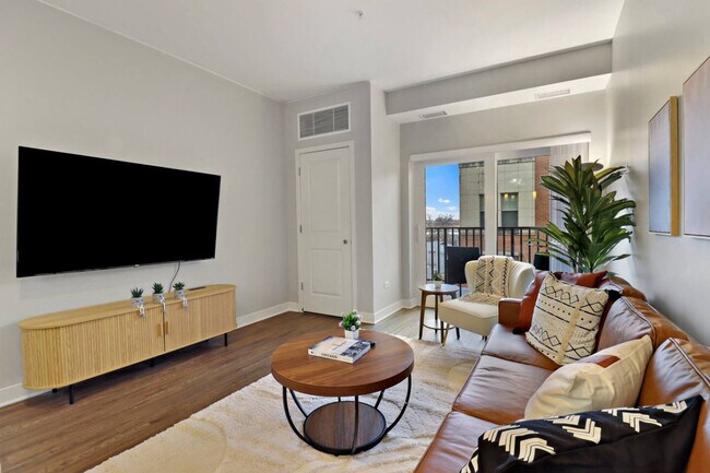 Foto del edificio - 255 N Addison Ave