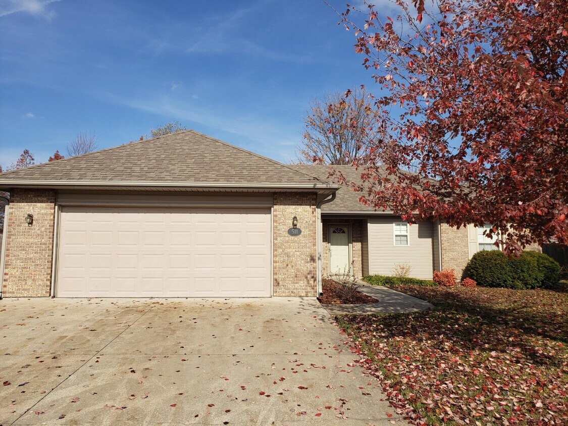 Primary Photo - 511 Amazon Dr