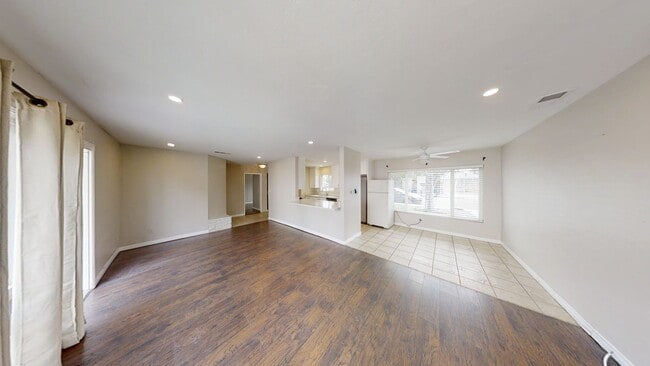 Building Photo - 5BD/2BA, Easy Walk to Campus!! (Lease out, pending signatures. Check back in a few days!)