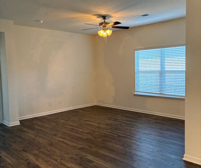 Foto del edificio - 2049 Tournament Dr