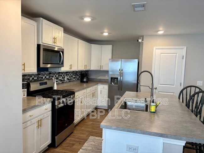 Building Photo - 194 Spencer Cir