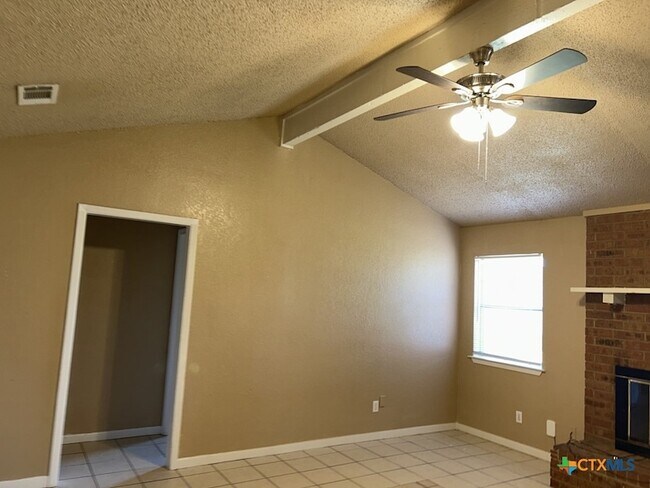 Foto del edificio - 1805 Galaxy Dr