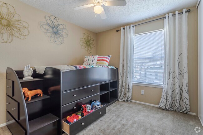 2 habitaciones, 1 baño - 780 pies cuadrados B1 - Dormitorio - Brandon Walk