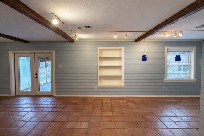 Building Photo - 202 Hardy St