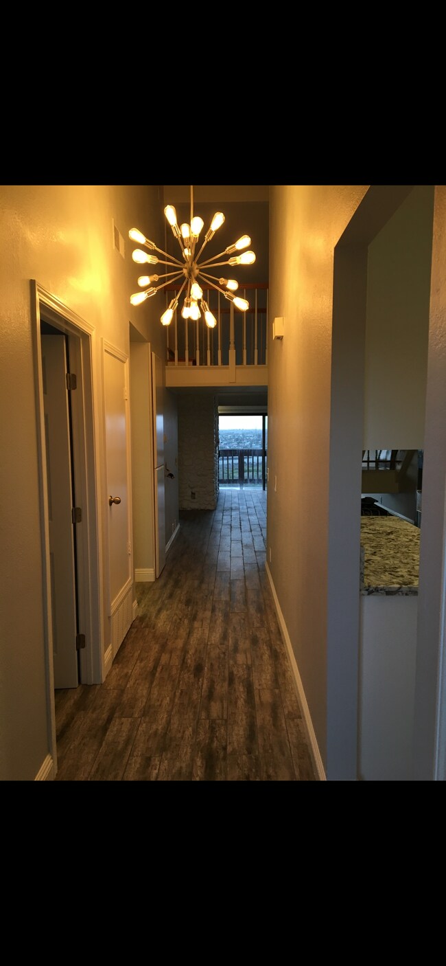 Pasillo - 2205 Pacific Ave