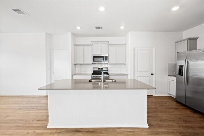 Foto del edificio - 215 Silver Springs Bend