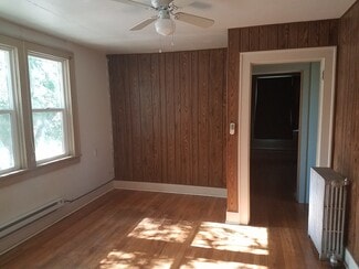 Building Photo - 403 E Montezuma Ave