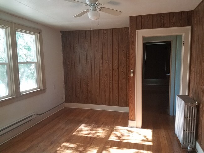 Building Photo - 403 E Montezuma Ave