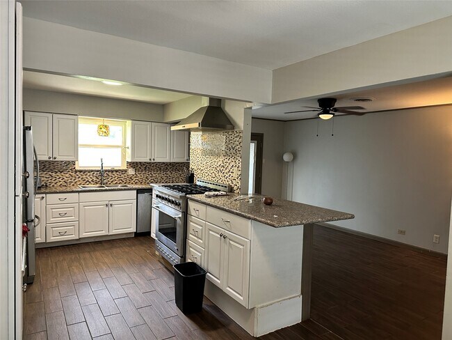 Foto del edificio - 9414 Highmeadow Dr