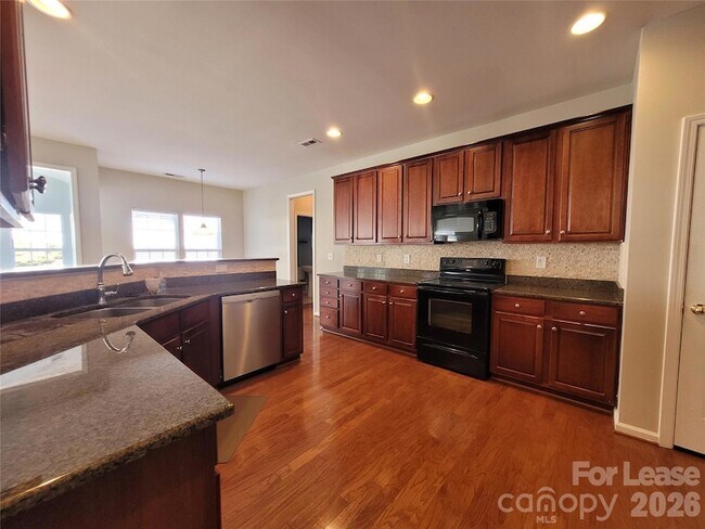 Foto del edificio - 2728 Sunberry Ln NW