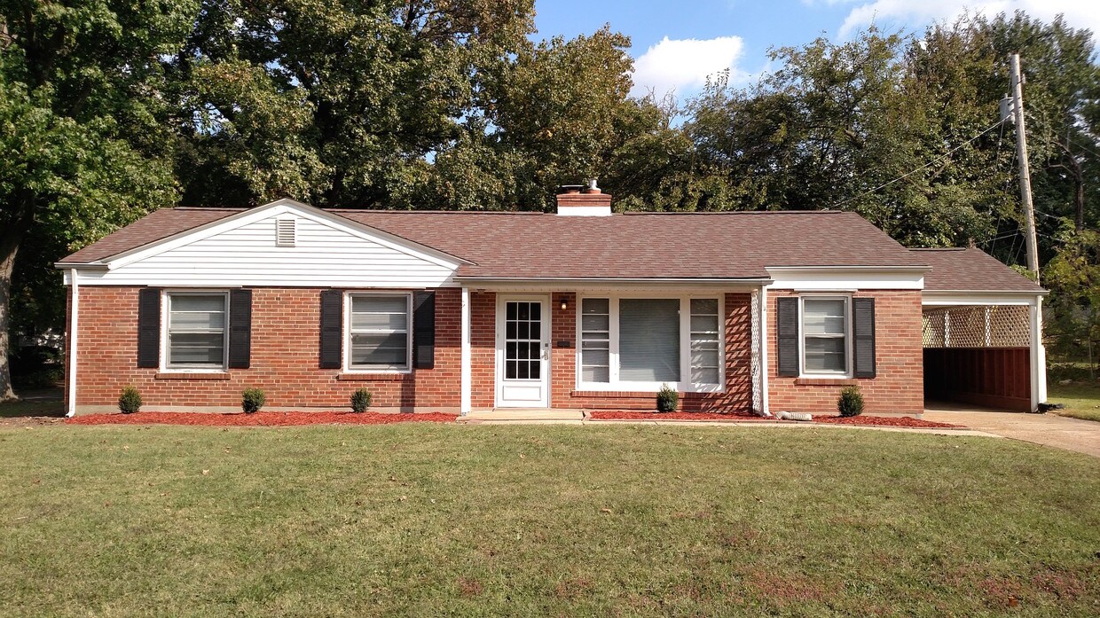 100 De Smet Dr, Florissant, MO 63031 House Rental in Florissant, MO