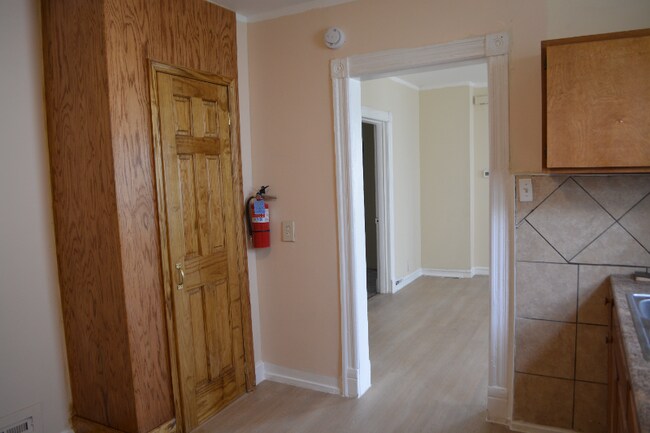 Building Photo - 915 Sunset Ave