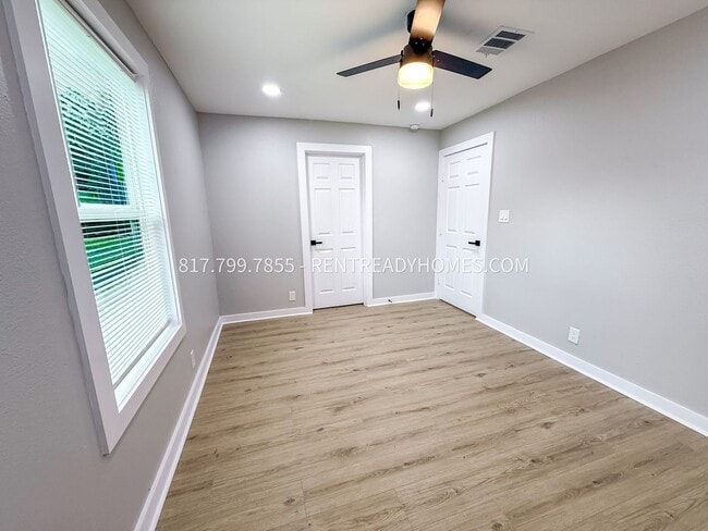 Building Photo - 5119 Idaho St