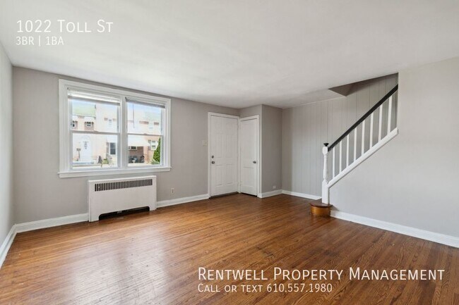 Building Photo - 3BR 1BA Row Home w/Furnishable Basement in...