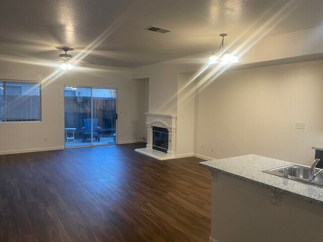 Foto del edificio - 1237 W Spruce Ave