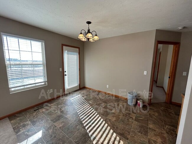 Building Photo - 2600 W Garton Rd