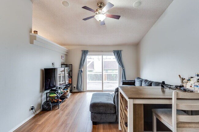 Foto del edificio - "Spacious 4-Bedroom Gem with 3 Full Baths ...
