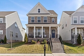 Building Photo - 16913 Thornapple Run
