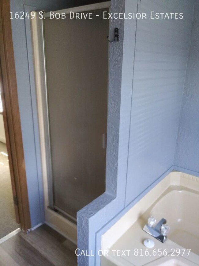 Building Photo - Mobile Home For Rent
