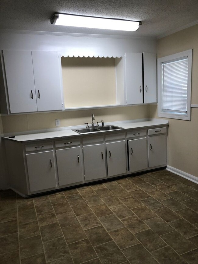 Building Photo - 406 Hill St