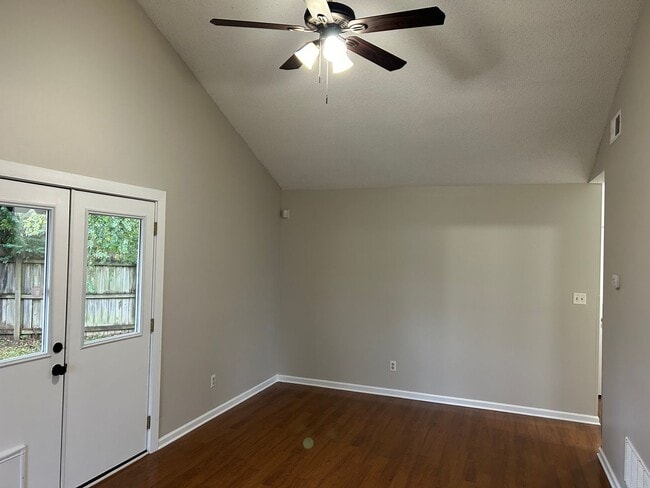 Building Photo - 6589 Pleasant Acres Dr