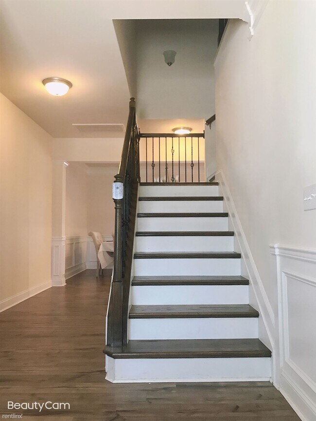Building Photo - 3 br, 3.5 bath Townhome - Bella Casa