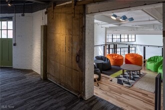 Building Photo - 2048 Fulton Rd