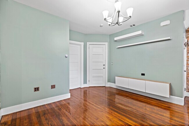 Foto del edificio - 6008 Tyler Pl