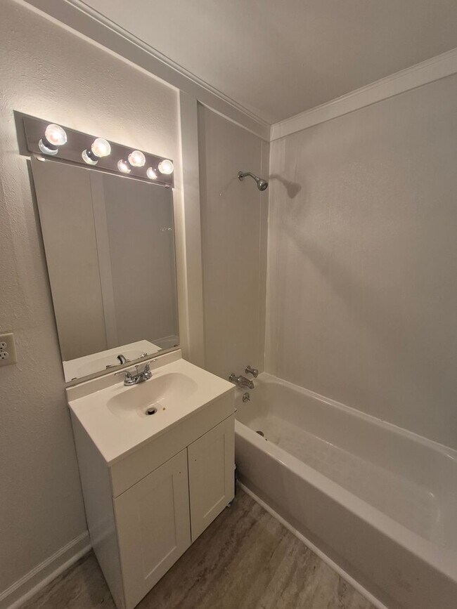 Foto del edificio - 2 bed, 1 Bath house in Bolivar, Mo! Call Q...