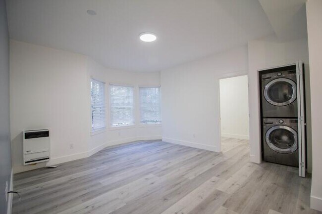 Building Photo - 3 bedroom in San Francisco CA 94117