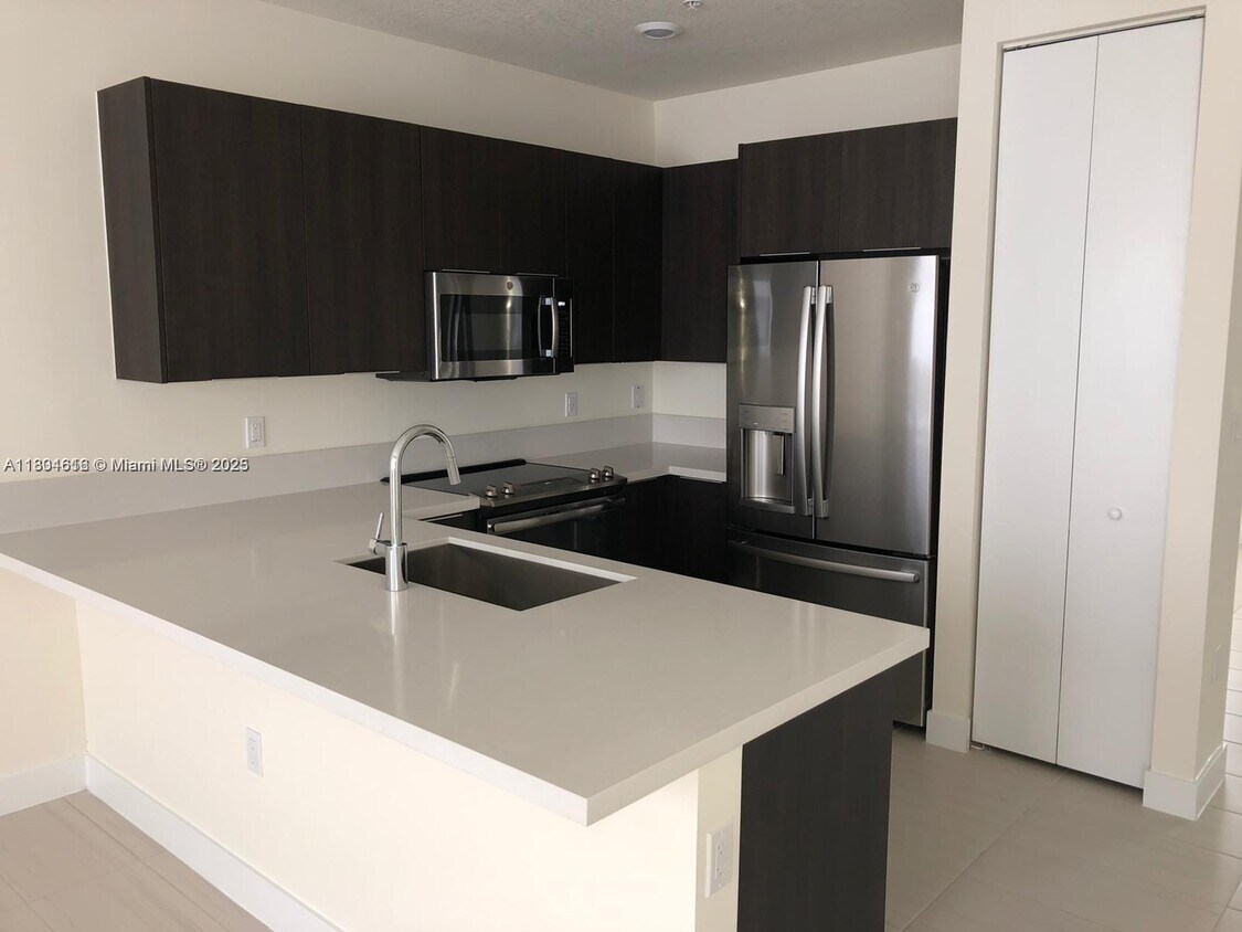 Foto principal - 10226 NW 64th Terrace