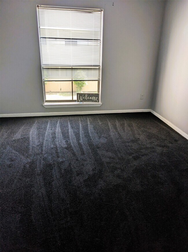 Foto del edificio - 8421 Hearth Dr