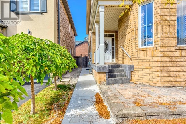 Building Photo - 1052 Kelman Ct