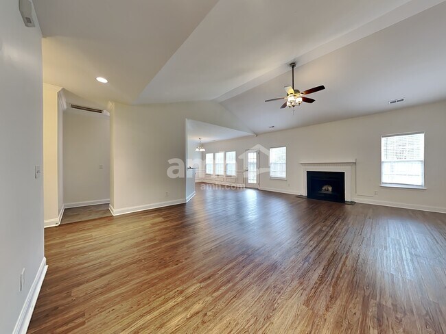 Building Photo - 107 Equinox Cir