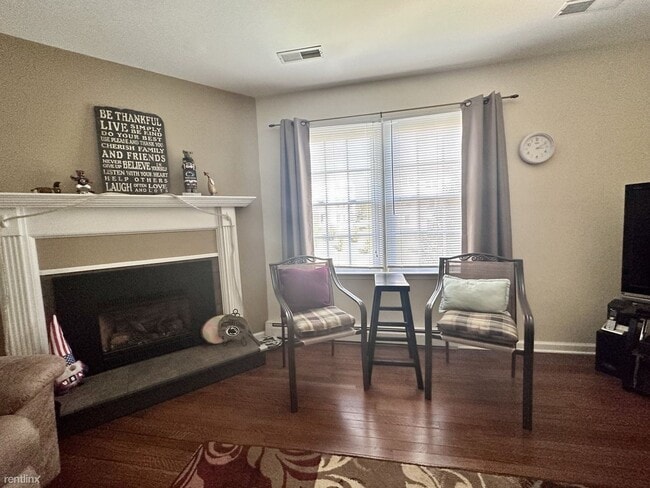 Building Photo - 3 br, 2 bath House - 116 Camelot Dr