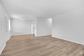 Building Photo - 4627 Bayshore Dr
