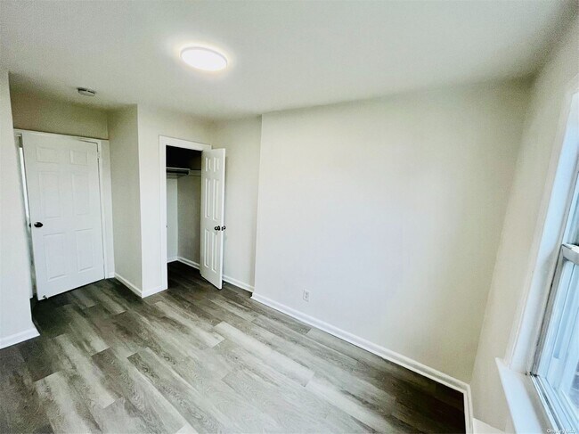 Foto del edificio - 64-30 74th St