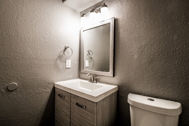 Building Photo - 2301 Tern Cir